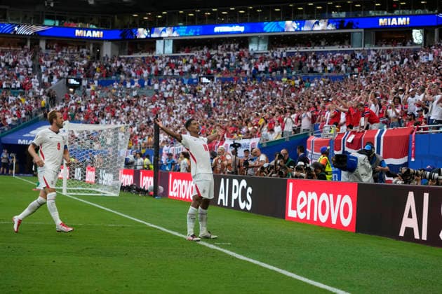 July 11, 2026, Miami Gardens, Florida, USA: Midfielder Jude Bellingham (10) of England celebrates after scoring the winning goal in extra time during the quarterfinal match between England and Norway at Miami Stadium. England defeated Norway 2-1. Miami Gardens USA - ZUMAd212 20260711_zsp_d212_115 Copyright: xRichardxDolex
