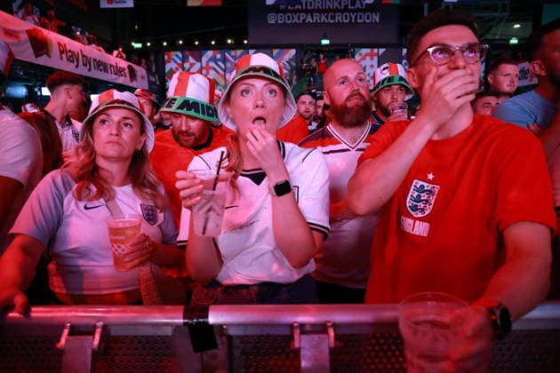 July 11, 2026, London, London, UK: London, UK. Fans react to England s FIFA World Cup, WM, Weltmeisterschaft, Fussball match against Norway on a big screen at Boxpark in Croydon. The game is being played at Hard Rock Stadium in Miami, USA. London UK  - ZUMAl94_ 20260711_zaf_l94_012 Copyright: xMarcinxNowakx England Vs Norway FIFA World Cup  - ZUMA0861 0861327815st Copyright: xIMAGO MarcinxNowakx