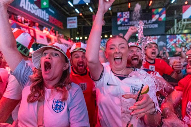 July 11, 2026, London, London, UK: London, UK. Fans react to England s FIFA World Cup, WM, Weltmeisterschaft, Fussball match against Norway on a big screen at Boxpark in Croydon. The game is being played at Hard Rock Stadium in Miami, USA. London UK  - ZUMAl94_ 20260711_zaf_l94_013 Copyright: xMarcinxNowakx England Vs Norway FIFA World Cup  - ZUMA0861 0861329519st Copyright: xIMAGO MarcinxNowakx