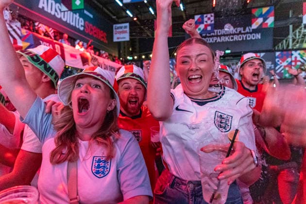 July 11, 2026, London, London, UK: London, UK. Fans react to England s FIFA World Cup, WM, Weltmeisterschaft, Fussball match against Norway on a big screen at Boxpark in Croydon. The game is being played at Hard Rock Stadium in Miami, USA. London UK  - ZUMAl94_ 20260711_zaf_l94_014 Copyright: xMarcinxNowakx England Vs Norway FIFA World Cup  - ZUMA0861 0861329678st Copyright: xIMAGO MarcinxNowakx
