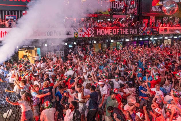 July 11, 2026, London, London, UK: London, UK. Fans react to England s FIFA World Cup, WM, Weltmeisterschaft, Fussball match against Norway on a big screen at Boxpark in Croydon. The game is being played at Hard Rock Stadium in Miami, USA. London UK  - ZUMAl94_ 20260711_zaf_l94_016 Copyright: xMarcinxNowakx England Vs Norway FIFA World Cup  - ZUMA0861 0861329682st Copyright: xIMAGO MarcinxNowakx