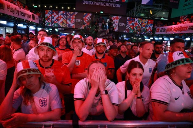 July 11, 2026, London, London, UK: London, UK. Fans react to England s FIFA World Cup, WM, Weltmeisterschaft, Fussball match against Norway on a big screen at Boxpark in Croydon. The game is being played at Hard Rock Stadium in Miami, USA. London UK  - ZUMAl94_ 20260711_zaf_l94_018 Copyright: xMarcinxNowakx England Vs Norway FIFA World Cup  - ZUMA0861 0861330747st Copyright: xIMAGO MarcinxNowakx