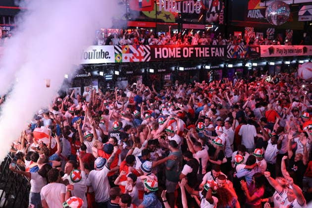 July 12, 2026, London, London, UK: London, UK. Fans react to England s FIFA World Cup, WM, Weltmeisterschaft, Fussball match against Norway on a big screen at Boxpark in Croydon. The game is being played at Hard Rock Stadium in Miami, USA. England Vs Norway FIFA World Cup  - ZUMAl94_ 0861337523st Copyright: xMarcinxNowakx
