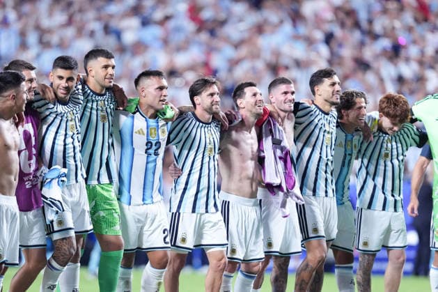Lionel Messi of Argentina (C) and team mates celebrate after winning the FIFA Men’s World Cup 2026 quarter-final football match between Argentina and Switzerland at Kansas City Stadium, in Kansas City on July 11th 2026 (Photo by Alexandra Fechete SPP)  Copyright: xAlexandraxFechete SPPx Sportspressphoto_SPR189756