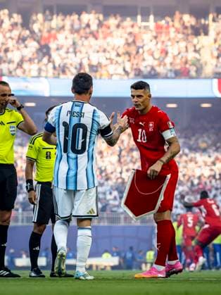 KANSAS CITY - Lionel Messi of Argentina and Granit Xhaka of Switzerland during the 2026 World Cup match between Argentina and Switzerland at Arrowhead Stadium on July 11, 2026, in Kansas City, United States. (Photo by Stefan Koops EYE4IMAGES DeFodi Images) - *** KANSAS CITY: Lionel Messi of Argentina and Granit Xhaka of Switzerland during the 2026 World Cup match between Argentina and Switzerland at Arrowhead Stadium on July 11, 2026, in Kansas City, United States. Photo by Stefan Koops, EYE4IMAGES, DeFodi Images