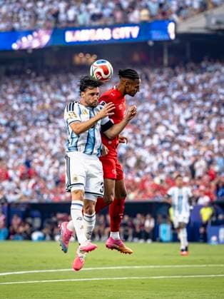 KANSAS CITY - (lr) Nicolas Tagliafico of Argentina and Djibril Sow of Switzerland during the 2026 World Cup match between Argentina and Switzerland at Arrowhead Stadium on July 11, 2026, in Kansas City, United States. (Photo by Stefan Koops EYE4IMAGES DeFodi Images) - *** KANSAS CITY — Nicolas Tagliafico of Argentina and Djibril Sow of Switzerland during the 2026 World Cup match between Argentina and Switzerland at Arrowhead Stadium on July 11, 2026, in Kansas City, United States. Photo by Stefan Koops, EYE4IMAGES, DeFodi Images