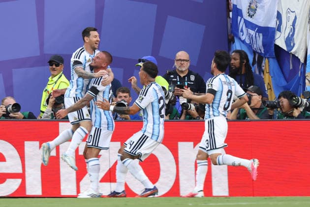 Players of Argentina celebrate a goal during a FIFA World Cup, WM, Weltmeisterschaft, Fussball 2026 quarter-final match between Argentina and Switzerland at Arrowhead Stadium in Kansas City, USA, 11 July 2026. FIFA World Cup 2026: Argentina - Switzerland !ACHTUNG: NUR REDAKTIONELLE NUTZUNG!  Copyright: xKennethxFernándezx GR7093 20260712-55020871646_1
