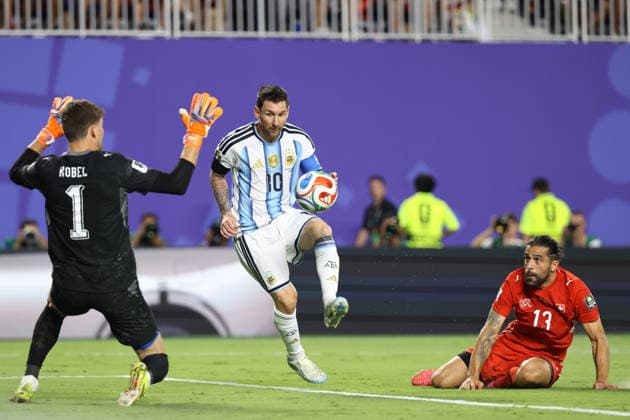 Lionel Messi (C) of Argentina kicks a ball during a FIFA World Cup, WM, Weltmeisterschaft, Fussball 2026 quarter-final match between Argentina and Switzerland at Arrowhead Stadium in Kansas City, USA, 11 July 2026. FIFA World Cup 2026: Argentina - Switzerland !ACHTUNG: NUR REDAKTIONELLE NUTZUNG!  Copyright: xKennethxFernándezx GR7102 20260712-55020871658_1