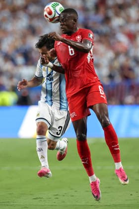 KANSAS CITY, MO - JULY 11: Denis Zakaria 6 of Switzerland wins a header against Nicolas Tagliafico 3 of Argentina in the first half of the FIFA World Cup, WM, Weltmeisterschaft, Fussball 2026 Quarterfinal match between Argentina and Switzerland on July 11, 2026 at Kansas City Stadium in Kansas City, MO. (Photo by Scott Winters Icon Sportswire) SOCCER: JUL 11 FIFA World Cup 26 Quarter-Final - Argentina v Switzerland EDITORIAL USE ONLY Icon2607110717