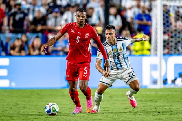 KANSAS CITY - (lr) Manuel Akanji of Switzerland and Lautaro Martinez of Argentina during the 2026 World Cup match between Argentina and Switzerland at Arrowhead Stadium on July 11, 2026, in Kansas City, United States. (Photo by Stefan Koops EYE4IMAGES DeFodi Images) - *** KANSAS CITY — Manuel Akanji of Switzerland and Lautaro Martinez of Argentina during the 2026 World Cup match between Argentina and Switzerland at Arrowhead Stadium on July 11, 2026, in Kansas City, United States. Photo by Stefan Koops, EYE4IMAGES, DeFodi Images
