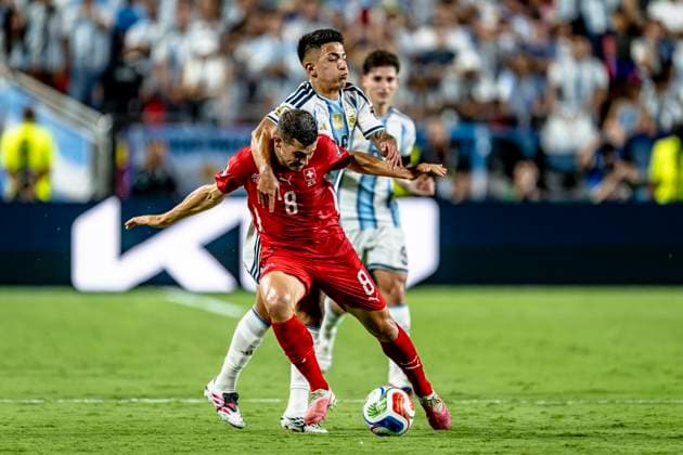 KANSAS CITY - (lr) Thiago Almada of Argentina and Remo Frueler of Switzerland during the 2026 World Cup match between Argentina and Switzerland at Arrowhead Stadium on July 11, 2026, in Kansas City, United States. (Photo by Stefan Koops EYE4IMAGES DeFodi Images) - *** KANSAS CITY — Thiago Almada of Argentina and Remo Frueler of Switzerland during the 2026 World Cup match between Argentina and Switzerland at Arrowhead Stadium on July 11, 2026, in Kansas City, United States. Photo by Stefan Koops, EYE4IMAGES, DeFodi Images