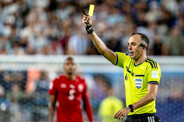 KANSAS CITY - Referee Joao Pedro Silva Pinheiro during the 2026 World Cup match between Argentina and Switzerland at Arrowhead Stadium on July 11, 2026, in Kansas City, United States. (Photo by Stefan Koops EYE4IMAGES DeFodi Images) - *** KANSAS CITY Referee Joao Pedro Silva Pinheiro during the 2026 World Cup match between Argentina and Switzerland at Arrowhead Stadium on July 11, 2026, in Kansas City, United States. Photo by Stefan Koops, EYE4IMAGES, DeFodi Images