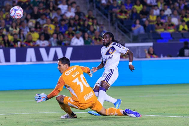 July 11, 2026, Carson, California, USA: Goalkeeper, Rodolfo Cota 30 of Club America allows a goal from Joseph Paintsil 28 of the LA Galaxy during their International Friendly, Länderspiel, Nationalmannschaft game on Saturday July 11, 2026 at the Dignity Health Sports Park Stadium in Carson, California. ARIANA RUIZ PI Carson USA - ZUMAp124 20260711_zaa_p124_016 Copyright: xArianaxRuizx