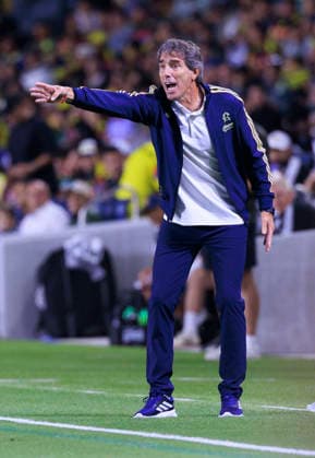 July 11, 2026, Carson, California, USA: Head coach, Guillermo Almada of Club America during their International Friendly, Länderspiel, Nationalmannschaft game against the LA Galaxy on Saturday July 11, 2026 at the Dignity Health Sports Park Stadium in Carson, California. Galaxy defeat America, 1-0. ARIANA RUIZ PI LA Galaxy Vs. Club America  - ZUMAp124 20260711_zaa_p124_025 Copyright: xArianaxRuizx