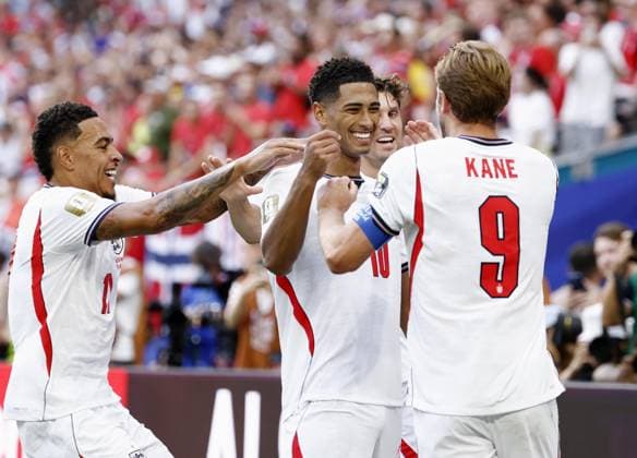 Football: 2026 World Cup England s Jude Bellingham (2nd from R) celebrates with Harry Kane (9) after scoring the winner in the first half of extra time in a World Cup quarterfinal football match against Norway at Miami Stadium in Miami Gardens, Florida, on July 11, 2026.  A14AA0005622668P