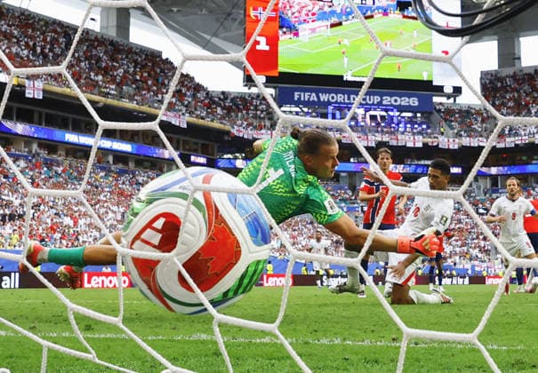 Football: 2026 World Cup England s Jude Bellingham (2nd from R) scores the winner in the first half of extra time in a World Cup quarterfinal football match against Norway at Miami Stadium in Miami Gardens, Florida, on July 11, 2026.  A14AA0005622675P