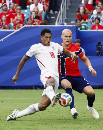 Football: 2026 World Cup England s Jude Bellingham (L) scores the winner in the first half of extra time in a World Cup quarterfinal football match against Norway at Miami Stadium in Miami Gardens, Florida, on July 11, 2026.  A14AA0005622681P