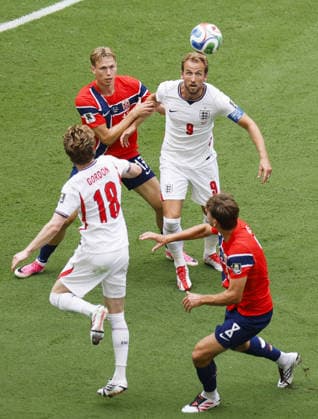 Football: 2026 World Cup England s Harry Kane (upper R) heads the ball in the first half of a World Cup quarterfinal football match against Norway at Miami Stadium in Miami Gardens, Florida, on July 11, 2026.  A14AA0005622696P
