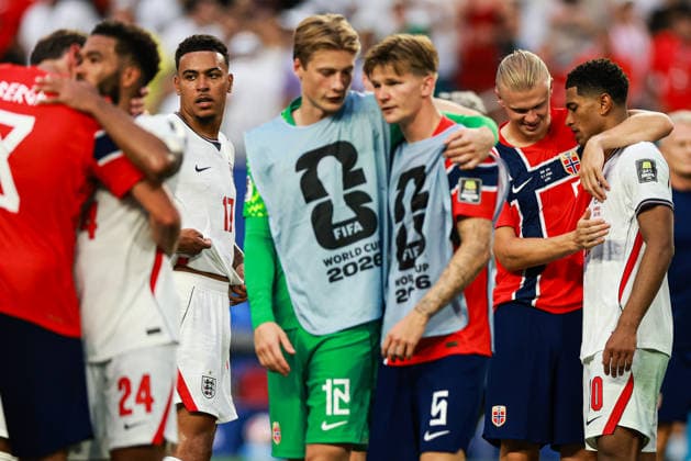 MIAMI GARDENS, FLORIDA - JULY 11: Erling Haaland of Norway and Jude Bellingham of England speak after the FIFA World Cup, WM, Weltmeisterschaft, Fussball 2026 Quarter Final match between Norway and England at Miami Stadium on July 11, 2026 in Miami Gardens, Florida.  Copyright: xVCGx 111653803749