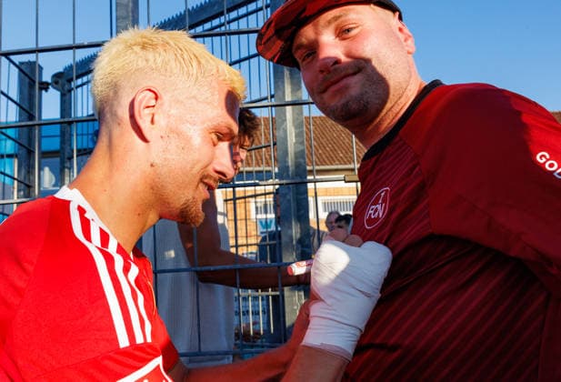 11.07.2026 - Fussball - Saison 2026 2027 - Testspiel Freundschaftsspiel Vorbereitungsspiel: SpVgg Ansbach 09 - 1. FC Nürnberg Nuernberg FCN ( Club ) - Sportfoto Zink DaMa - xdaxmax - Sigurd Haugen ( 9, 1. FC Nürnberg FCN ) gibt Autogramm Autogramme nach Spielende *** July 11, 2026 Soccer Season 2026–2027 Exhibition Match Friendly Match Preseason Match SpVgg Ansbach 09 vs. 1 FC Nürnberg (Nürnberg FCN) Club Sports Photo Zink DaMa xdaxmax Sigurd Haugen 9, 1 FC Nürnberg FCN signs autographs after the game