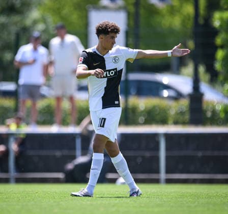 Fussball 1. Bundesliga 2026 2027 Testspiel 11.07.2026 SV Elversberg - FC Thun Noah Darvich (SV Elversberg) *** Soccer, Bundesliga 1, 2026–2027, Friendly Match, July 11, 2026, SV Elversberg vs. FC Thun, Noah Darvich, SV Elversberg