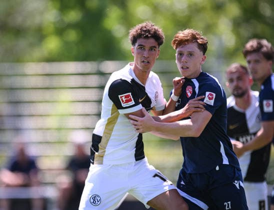 Fussball 1. Bundesliga 2026 2027 Testspiel 11.07.2026 SV Elversberg - FC Thun Noah Darvich (li, SV Elversberg) gegen Michael Heule (re, FC Thun) *** Soccer, Bundesliga 1, 2026–2027, Friendly Match, July 11, 2026, SV Elversberg vs. FC Thun: Noah Darvich (left), SV Elversberg, vs. Michael Heule (right), FC Thun