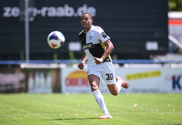 Fussball 1. Bundesliga 2026 2027 Testspiel 11.07.2026 SV Elversberg - FC Thun Jan Gyamerah (SV Elversberg) *** Soccer, Bundesliga 1, 2026–2027, Friendly Match, July 11, 2026, SV Elversberg vs. FC Thun, Jan Gyamerah, SV Elversberg