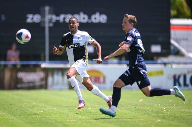 Fussball 1. Bundesliga 2026 2027 Testspiel 11.07.2026 SV Elversberg - FC Thun Jan Gyamerah (SV Elversberg) *** Soccer, Bundesliga 1, 2026–2027, Friendly Match, July 11, 2026, SV Elversberg vs. FC Thun, Jan Gyamerah, SV Elversberg