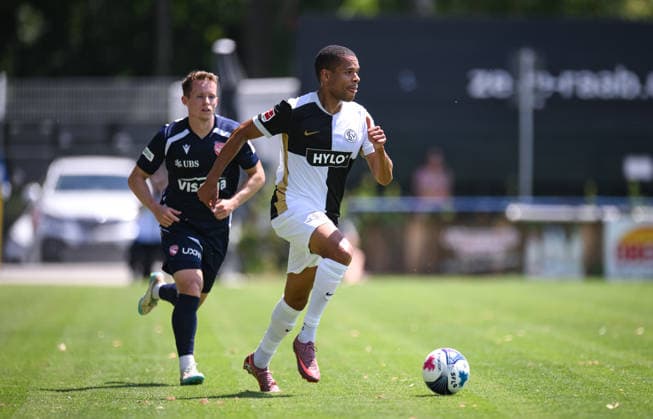Fussball 1. Bundesliga 2026 2027 Testspiel 11.07.2026 SV Elversberg - FC Thun Jan Gyamerah (SV Elversberg) *** Soccer, Bundesliga 1, 2026–2027, Friendly Match, July 11, 2026, SV Elversberg vs. FC Thun, Jan Gyamerah, SV Elversberg