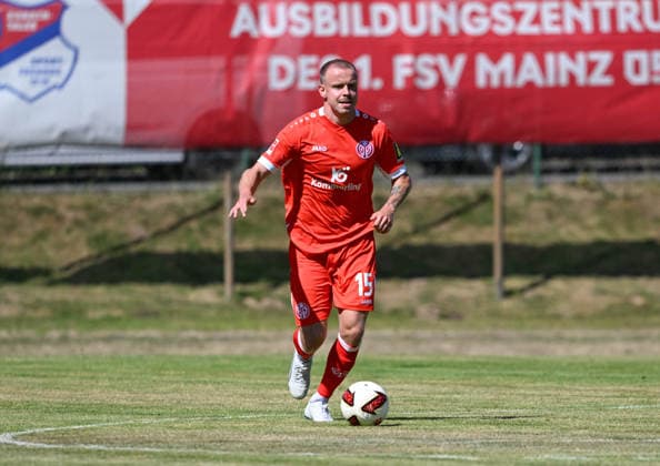 11.07.2026, xsltx, Fussball Testspiel, Eisbachtaler Sportfreunde - FSV Mainz 05 v.l. Lennard Maloney (1. FSV Mainz 05) (DFL DFB REGULATIONS PROHIBIT ANY USE OF PHOTOGRAPHS as IMAGE SEQUENCES and or QUASI-VIDEO) *** July 11, 2026, xsltx, soccer friendly match, Eisbachtaler Sportfreunde vs. FSV Mainz 05, photo by Lennard Maloney 1. FSV Mainz 05. DFL and DFB regulations prohibit any use of photographs as image sequences and or quasi-video.