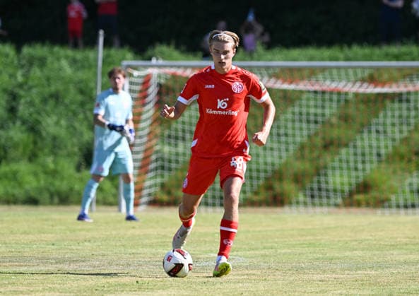 11.07.2026, xsltx, Fussball Testspiel, Eisbachtaler Sportfreunde - FSV Mainz 05 v.l. Kacper Potulski (1. FSV Mainz 05) (DFL DFB REGULATIONS PROHIBIT ANY USE OF PHOTOGRAPHS as IMAGE SEQUENCES and or QUASI-VIDEO) *** July 11, 2026, xsltx, Soccer Friendly Match, Eisbachtaler Sportfreunde vs. FSV Mainz 05, photo by Kacper Potulski 1. FSV Mainz 05. DFL and DFB regulations prohibit any use of photographs as image sequences and or quasi-video.
