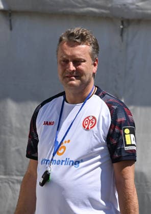 11.07.2026, xsltx, Fussball Testspiel, Eisbachtaler Sportfreunde - FSV Mainz 05 v.l. Darius Salbert (Teammanager 1. FSV Mainz 05) (DFL DFB REGULATIONS PROHIBIT ANY USE OF PHOTOGRAPHS as IMAGE SEQUENCES and or QUASI-VIDEO) *** July 11, 2026, xsltx, Soccer Friendly Match, Eisbachtaler Sportfreunde vs. FSV Mainz 05, l Darius Salbert, Team Manager 1, FSV Mainz 05. DFL and DFB regulations prohibit any use of photographs as image sequences and or quasi-video.