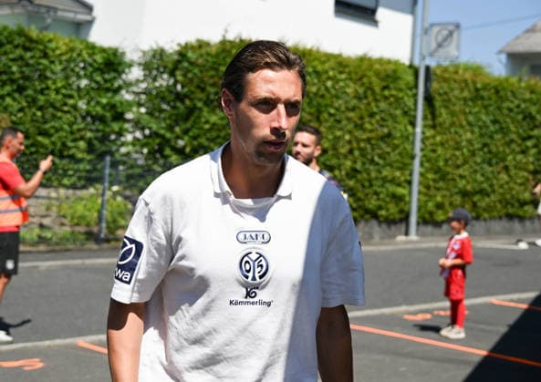 11.07.2026, xsltx, Fussball Testspiel, Eisbachtaler Sportfreunde - FSV Mainz 05 v.l. Dominik Kohr (1. FSV Mainz 05) (DFL DFB REGULATIONS PROHIBIT ANY USE OF PHOTOGRAPHS as IMAGE SEQUENCES and or QUASI-VIDEO) *** July 11, 2026, xsltx, soccer friendly match, Eisbachtaler Sportfreunde vs. FSV Mainz 05, l Dominik Kohr 1, FSV Mainz 05. DFL and DFB regulations prohibit any use of photographs as image sequences and or quasi-video.