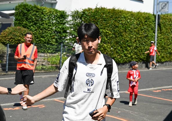 11.07.2026, xsltx, Fussball Testspiel, Eisbachtaler Sportfreunde - FSV Mainz 05 v.l. Hyun-Seok Hong (1. FSV Mainz 05) (DFL DFB REGULATIONS PROHIBIT ANY USE OF PHOTOGRAPHS as IMAGE SEQUENCES and or QUASI-VIDEO) *** July 11, 2026, xsltx, soccer exhibition match, Eisbachtaler Sportfreunde vs. FSV Mainz 05, Hyun Seok Hong 1, FSV Mainz 05. DFL and DFB regulations prohibit any use of photographs as image sequences and or quasi-video.
