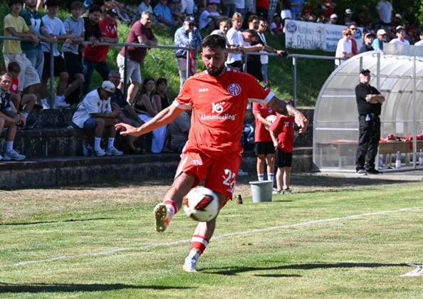 11.07.2026, xsltx, Fussball Testspiel, Eisbachtaler Sportfreunde - FSV Mainz 05 v.l. Marco Richter (1. FSV Mainz 05) (DFL DFB REGULATIONS PROHIBIT ANY USE OF PHOTOGRAPHS as IMAGE SEQUENCES and or QUASI-VIDEO) *** July 11, 2026, xsltx, soccer friendly match, Eisbachtaler Sportfreunde vs. FSV Mainz 05, Marco Richter 1, FSV Mainz 05. DFL and DFB regulations prohibit any use of photographs as image sequences and or quasi-video.