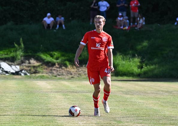 11.07.2026, xsltx, Fussball Testspiel, Eisbachtaler Sportfreunde - FSV Mainz 05 v.l. Kacper Potulski (1. FSV Mainz 05) (DFL DFB REGULATIONS PROHIBIT ANY USE OF PHOTOGRAPHS as IMAGE SEQUENCES and or QUASI-VIDEO) *** July 11, 2026, xsltx, Soccer Friendly Match, Eisbachtaler Sportfreunde vs. FSV Mainz 05, photo by Kacper Potulski 1. FSV Mainz 05. DFL and DFB regulations prohibit any use of photographs as image sequences and or quasi-video.