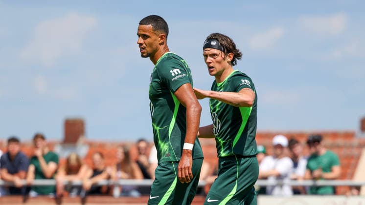 FSV Schöningen vs. VfL, Testspiel Schöningen, 11.07.2026, Fußball, Herren, Saison 2026 2027, Testspiel, FSV Schöningen vs. VfL Wolfsburg: Robert Glatzel (VfL Wolfsburg), Fabian Reese (VfL Wolfsburg) Deutschland *** FSV Schöningen vs. VfL, Friendly Match in Schöningen, July 11, 2026, Soccer, Men s, 2026–2027 Season, Friendly Match, FSV Schöningen vs. VfL Wolfsburg, Robert Glatzel (VfL Wolfsburg), Fabian Reese (VfL Wolfsburg), Germany