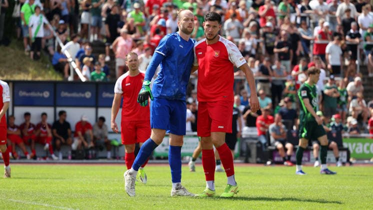 FSV Schöningen vs. VfL, Testspiel Schöningen, 11.07.2026, Fußball, Herren, Saison 2026 2027, Testspiel, FSV Schöningen vs. VfL Wolfsburg: Torwart Justin Kick (FSV Schöningen), Dimitar Milushev (FSV Schöningen) Deutschland *** FSV Schöningen vs. VfL, Friendly Match in Schöningen, July 11, 2026, Soccer, Men s, 2026–2027 season, Friendly match, FSV Schöningen vs. VfL Wolfsburg Goalkeeper Justin Kick (FSV Schöningen), Dimitar Milushev (FSV Schöningen), Germany