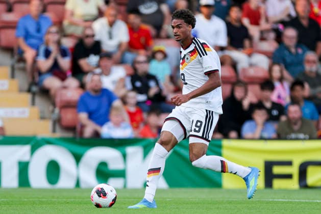 Jykese Fields (Germany) kontrolliert den Ball, UEFA European Under-19 Championship 2026 Final, Spain v Germany, Racecourse Ground am 11. July 2026 in Wrexham, Vereinigtes Königreich. (Foto von Marco Steinbrenner DeFodi Images) Jykese Fields (Germany) controls the ball, UEFA European Under-19 Championship 2026 Final, Spain v Germany, Racecourse Ground, July 11, 2026 in Wrexham, United Kingdom. (Photo by Marco Steinbrenner DeFodi Images) - *** Jykese Fields (Germany) controls the ball, 2026 UEFA European Under-19 Championship Final, Spain vs. Germany, Racecourse Ground on July 11, 2026, in Wrexham, United Kingdom Photo by Marco Steinbrenner DeFodi Images Jykese Fields of Germany controls the ball, 2026 UEFA European Under-19 Championship Final, Spain vs. Germany, Racecourse Ground, July 11, 2026, in Wrexham, United Kingdom. Photo by Marco Steinbrenner, DeFodi Images