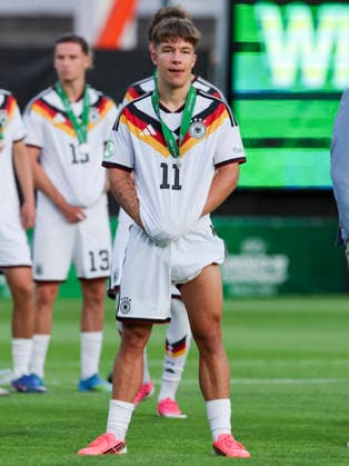 Moritz Reimers (Germany) schaut enttaeuscht, UEFA European Under-19 Championship 2026 Final, Spain v Germany, Racecourse Ground am 11. July 2026 in Wrexham, Vereinigtes Königreich. (Foto von Marco Steinbrenner DeFodi Images) Moritz Reimers (Germany) looks dejected, UEFA European Under-19 Championship 2026 Final, Spain v Germany, Racecourse Ground, July 11, 2026 in Wrexham, United Kingdom. (Photo by Marco Steinbrenner DeFodi Images) - *** Moritz Reimers of Germany looks disappointed, 2026 UEFA European Under-19 Championship Final, Spain vs. Germany, Racecourse Ground on July 11, 2026, in Wrexham, United Kingdom Photo by Marco Steinbrenner DeFodi Images Moritz Reimers of Germany looks dejected, UEFA European Under-19 Championship 2026 Final, Spain vs. Germany, Racecourse Ground, July 11, 2026, in Wrexham, United Kingdom. Photo by Marco Steinbrenner, DeFodi Images