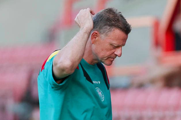 Trainer Christian Woerns (Germany) schaut enttaeuscht, UEFA European Under-19 Championship 2026 Final, Spain v Germany, Racecourse Ground am 11. July 2026 in Wrexham, Vereinigtes Königreich. (Foto von Marco Steinbrenner DeFodi Images) Trainer Christian Woerns (Germany) looks dejected, UEFA European Under-19 Championship 2026 Final, Spain v Germany, Racecourse Ground, July 11, 2026 in Wrexham, United Kingdom. (Photo by Marco Steinbrenner DeFodi Images) - *** Coach Christian Woerns of Germany looks disappointed, 2026 UEFA European Under-19 Championship Final, Spain vs. Germany, Racecourse Ground on July 11, 2026, in Wrexham, United Kingdom. Photo by Marco Steinbrenner, DeFodi Images. Coach Christian Woerns of Germany looks dejected, UEFA European Under-19 Championship 2026 Final, Spain vs. Germany, Racecourse Ground, July 11, 2026, in Wrexham, United Kingdom. Photo by Marco Steinbrenner, DeFodi Images