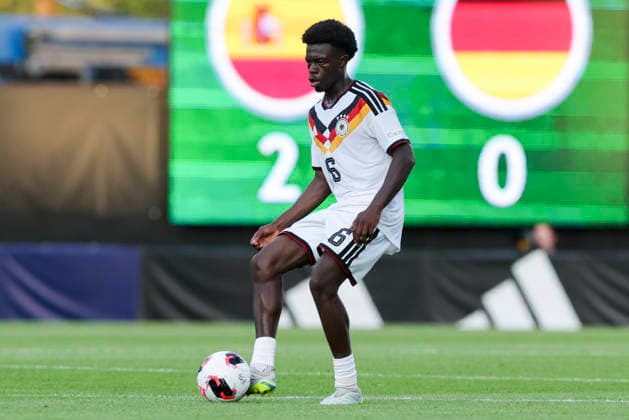 Boris Lum (Germany) kontrolliert den Ball, UEFA European Under-19 Championship 2026 Final, Spain v Germany, Racecourse Ground am 11. July 2026 in Wrexham, Vereinigtes Königreich. (Foto von Marco Steinbrenner DeFodi Images) Boris Lum (Germany) controls the ball, UEFA European Under-19 Championship 2026 Final, Spain v Germany, Racecourse Ground, July 11, 2026 in Wrexham, United Kingdom. (Photo by Marco Steinbrenner DeFodi Images) - *** Boris Lum (Germany) controls the ball, 2026 UEFA European Under-19 Championship Final, Spain vs. Germany, Racecourse Ground on July 11, 2026, in Wrexham, United Kingdom Photo by Marco Steinbrenner DeFodi Images Boris Lum (Germany) controls the ball, 2026 UEFA European Under-19 Championship Final, Spain vs. Germany, Racecourse Ground, July 11, 2026, in Wrexham, United Kingdom. Photo by Marco Steinbrenner, DeFodi Images