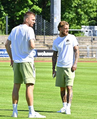 11.07.2026 - Fussball - Saison 2026 2027 - Testspiel Freundschaftsspiel - FC Eintracht Bamberg - SpVgg Greuther Fürth ( Kleeblatt ) - - Sportfoto Zink MeZi - xmexzix - regulations prohibit any use of photographs as image sequences and or quasi-video - only for editorial use - Doni Edon Arifi (28, SpVgg Greuther Fürth ) Ole Pohlmann (10, SpVgg Greuther Fürth, rechts ) vor Spielbeginn *** July 11, 2026 Soccer Season 2026–2027 Exhibition Match Friendly Match FC Eintracht Bamberg vs. SpVgg Greuther Fürth Kleeblatt Sports Photo by Zink MeZi xmexzix; regulations prohibit any use of photographs as image sequences and or quasi-video; for editorial use only. Doni Edon Arifi, 28, SpVgg Greuther Fürth; Ole Pohlmann, 10, SpVgg Greuther Fürth, on the right before kickoff