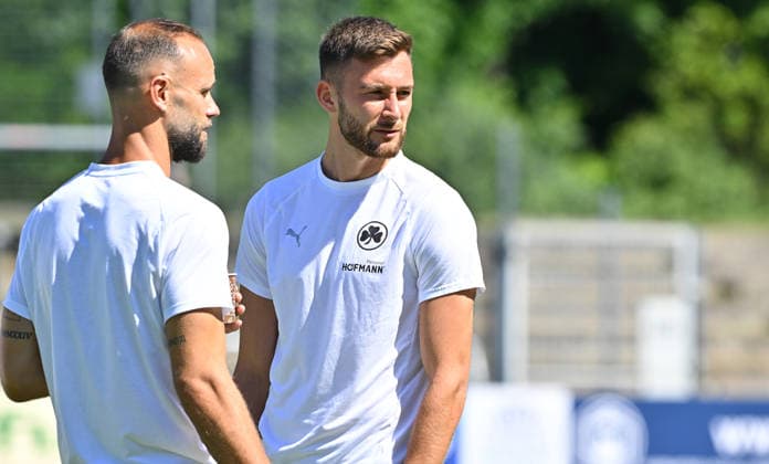 11.07.2026 - Fussball - Saison 2026 2027 - Testspiel Freundschaftsspiel - FC Eintracht Bamberg - SpVgg Greuther Fürth ( Kleeblatt ) - - Sportfoto Zink MeZi - xmexzix - regulations prohibit any use of photographs as image sequences and or quasi-video - only for editorial use - Christian Ortag (39, SpVgg Greuther Fürth ) Felix Higl (18, SpVgg Greuther Fürth, rechts ) vor Spielbeginn *** July 11, 2026 Soccer Season 2026–2027 Exhibition Match Friendly Match FC Eintracht Bamberg vs. SpVgg Greuther Fürth Kleeblatt Sports Photo by Zink MeZi xmexzix; regulations prohibit any use of photographs as image sequences and or quasi-video; for editorial use only. Christian Ort, age 39, SpVgg Greuther Fürth; Felix Higl, age 18, SpVgg Greuther Fürth, on the right before kickoff