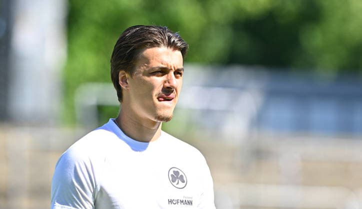 11.07.2026 - Fussball - Saison 2026 2027 - Testspiel Freundschaftsspiel - FC Eintracht Bamberg - SpVgg Greuther Fürth ( Kleeblatt ) - - Sportfoto Zink MeZi - xmexzix - regulations prohibit any use of photographs as image sequences and or quasi-video - only for editorial use - Leander Popp (20, SpVgg Greuther Fürth ) vor Spielbeginn *** July 11, 2026 Soccer Season 2026–2027 Exhibition Match Friendly Match FC Eintracht Bamberg vs. SpVgg Greuther Fürth Kleeblatt Sports Photo by Zink MeZi xmexzix; regulations prohibit any use of photographs as image sequences and or quasi-video; for editorial use only. Leander Popp 20, SpVgg Greuther Fürth before kickoff