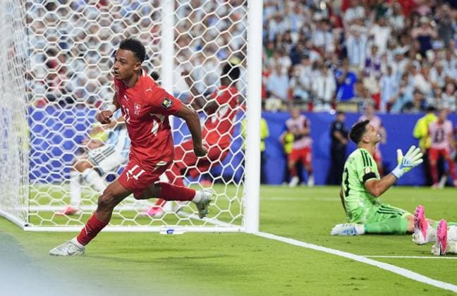 Football: 2026 World Cup Switzerland s Dan Ndoye (L) runs after scoring in the second half of a World Cup quarterfinal football match against Argentina at Kansas City Stadium in Kansas City, Missouri, on July 11, 2026.  A14AA0005622746P