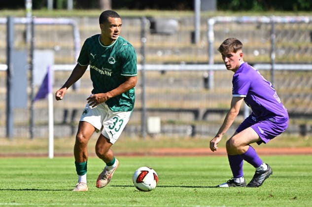 11.07.2026 - Fussball - Saison 2026 2027 - Testspiel Freundschaftsspiel - FC Eintracht Bamberg - SpVgg Greuther Fürth ( Kleeblatt ) - - Sportfoto Zink MeZi - xmexzix - regulations prohibit any use of photographs as image sequences and or quasi-video - only for editorial use - Maximilian Solomon Dietz (33, SpVgg Greuther Fürth ) Luca Auer (5, FC Eintracht Bamberg, rechts ) *** July 11, 2026 Soccer Season 2026–2027 Exhibition Match Friendly Match FC Eintracht Bamberg vs. SpVgg Greuther Fürth Kleeblatt Sports Photo by Zink MeZi xmexzix Regulations prohibit any use of photographs as image sequences and or quasi-video; for editorial use only. Maximilian Solomon Dietz 33, SpVgg Greuther Fürth; Luca Auer 5, FC Eintracht Bamberg, on the right