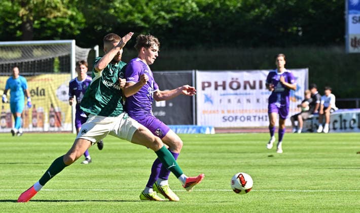 11.07.2026 - Fussball - Saison 2026 2027 - Testspiel Freundschaftsspiel - FC Eintracht Bamberg - SpVgg Greuther Fürth ( Kleeblatt ) - - Sportfoto Zink MeZi - xmexzix - regulations prohibit any use of photographs as image sequences and or quasi-video - only for editorial use - Doni Edon Arifi (28, SpVgg Greuther Fürth ) Paul Kraußold Kraussold (10, FC Eintracht Bamberg, rechts ) *** July 11, 2026 Soccer Season 2026–2027 Exhibition Match Friendly Match FC Eintracht Bamberg vs. SpVgg Greuther Fürth Kleeblatt Sports Photo by Zink MeZi xmexzix; regulations prohibit any use of photographs as image sequences and or quasi-video; for editorial use only. Doni Edon Arifi, 28, SpVgg Greuther Fürth; Paul Kraußold, 10, FC Eintracht Bamberg, on the right