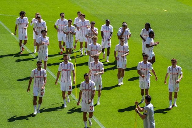 Trainingsauftakt: SC Freiburg, 12.07.2026 Die Mannschaft beim aufwärmen Trainingsauftakt: SC Freiburg, Europa-Park-Stadion, 12.07.2026 DFB DFL REGULATIONS PROHIBIT ANY USE OF PHOTOGRAPHS AS IMAGE SEQUENCES AND OR QUASI-VIDEO. *** SC Freiburg Kicks Off Training, July 12, 2026: The team warming up. SC Freiburg Kicks Off Training, Europa-Park Stadium, July 12, 2026 DFB and DFL regulations prohibit any use of photographs as image sequences and or quasi-video. Copyright: xBEAUTIFULxSPORTS Boscox