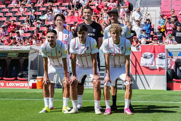 Trainingsauftakt: SC Freiburg, 12.07.2026 Neuzugangänge Rihito Yamamoto (SC Freiburg, 20), Mio Backhaus (SC Freiburg, ), Julian Schuster (SC Freiburg, Trainer), Berkay YÄ±lmaz (SC Freiburg, 27), Karl Steinmann (SC Freiburg, 36) und Rouven Tarnutzer (SC Freiburg, 39) Trainingsauftakt: SC Freiburg, Europa-Park-Stadion, 12.07.2026 DFB DFL REGULATIONS PROHIBIT ANY USE OF PHOTOGRAPHS AS IMAGE SEQUENCES AND OR QUASI-VIDEO. *** SC Freiburg Kicks Off Training, July 12, 2026 New Signings: Rihito Yamamoto (SC Freiburg, 20), Mio Backhaus (SC Freiburg), Julian Schuster, SC Freiburg, Coach, Berkay Yilmaz, SC Freiburg, 27, Karl Steinmann, SC Freiburg, 36, and Rouven Tarnutzer, SC Freiburg, 39 SC Freiburg Training Kickoff, Europa-Park Stadium, July 12, 2026 DFB and DFL regulations prohibit any use of photographs as image sequences and or quasi-video. Copyright: xBEAUTIFULxSPORTS Boscox